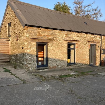 The Milking Parlour At Berthllwyd Villa Quakers Yard Exterior foto